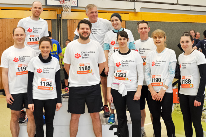 Firmenlauf in Münster Gruppenfoto: Zehn Firmenläufer in DRK-Trikots.