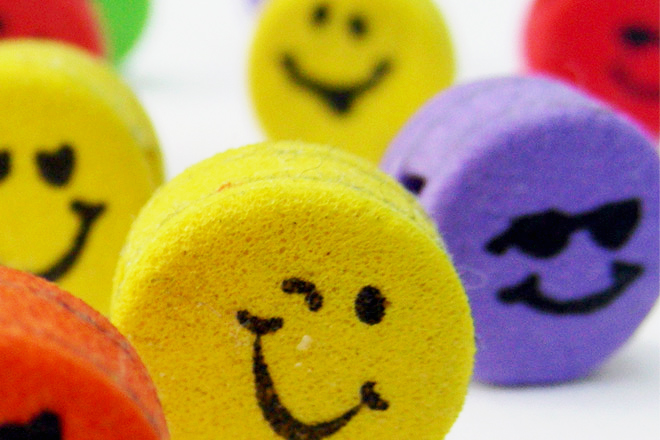 Neu: Wöchentliche Bürgersprechstunde in der ZUE Oerlinghausen Bunte Schaumstoff-Smileys.