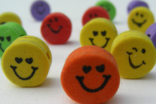 Neues Angebot: Wöchentliche Bürgersprechstunde zur ZUE Ibbenbüren Bunte Schaumstoff-Smileys.