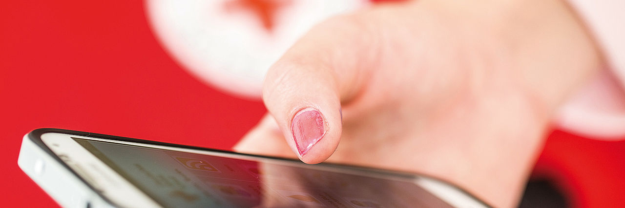 Nahaufnahme: Hand mit Smartphone